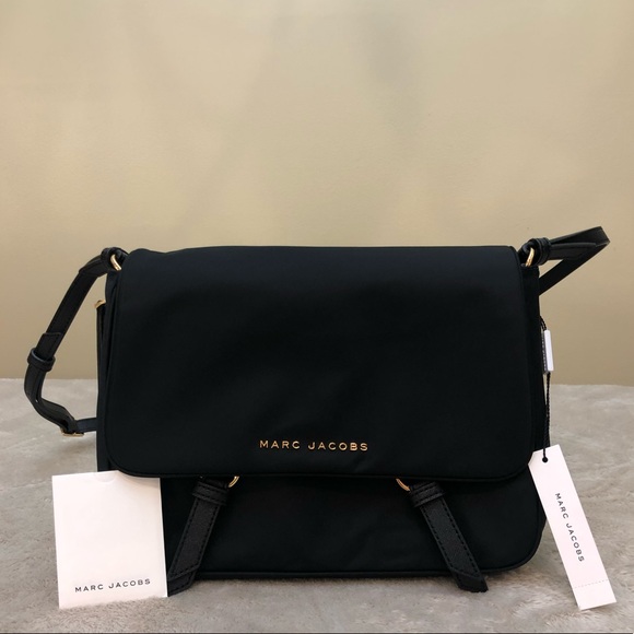 Marc Jacobs Handbags - MARC JACOBS CROSSBODY BAG.